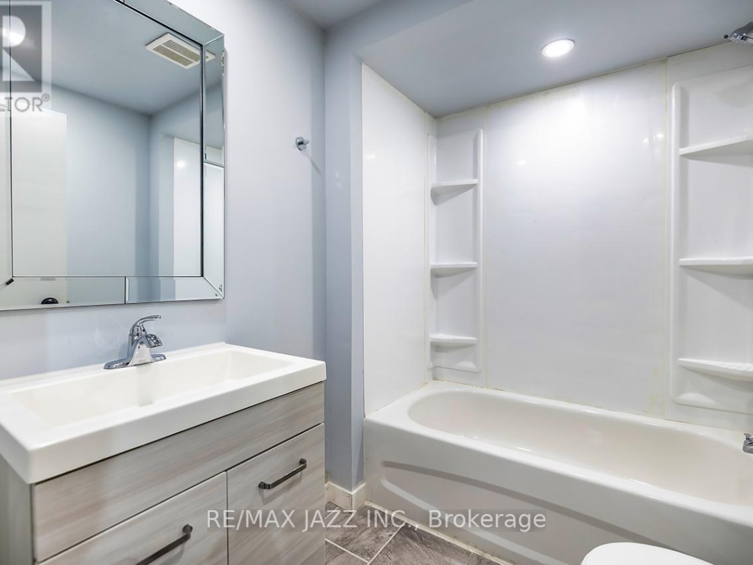 355 LAKELAND CRESCENT,