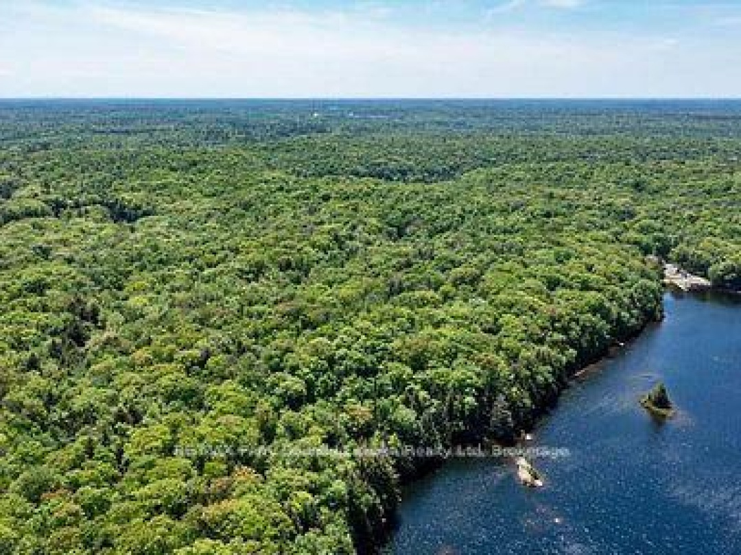 60 HAWKSVIEW LANE, Faris Lake