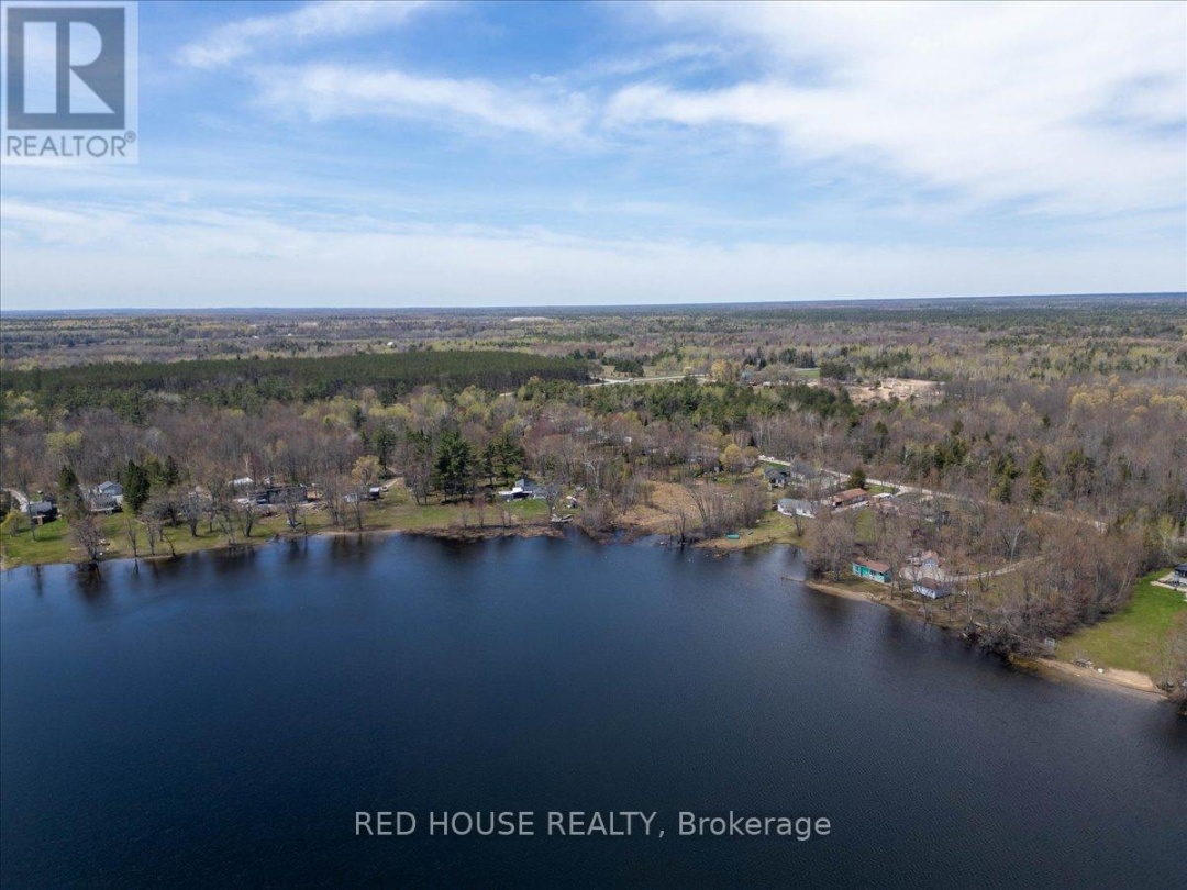32 MCLEISH DRIVE, Young Lake