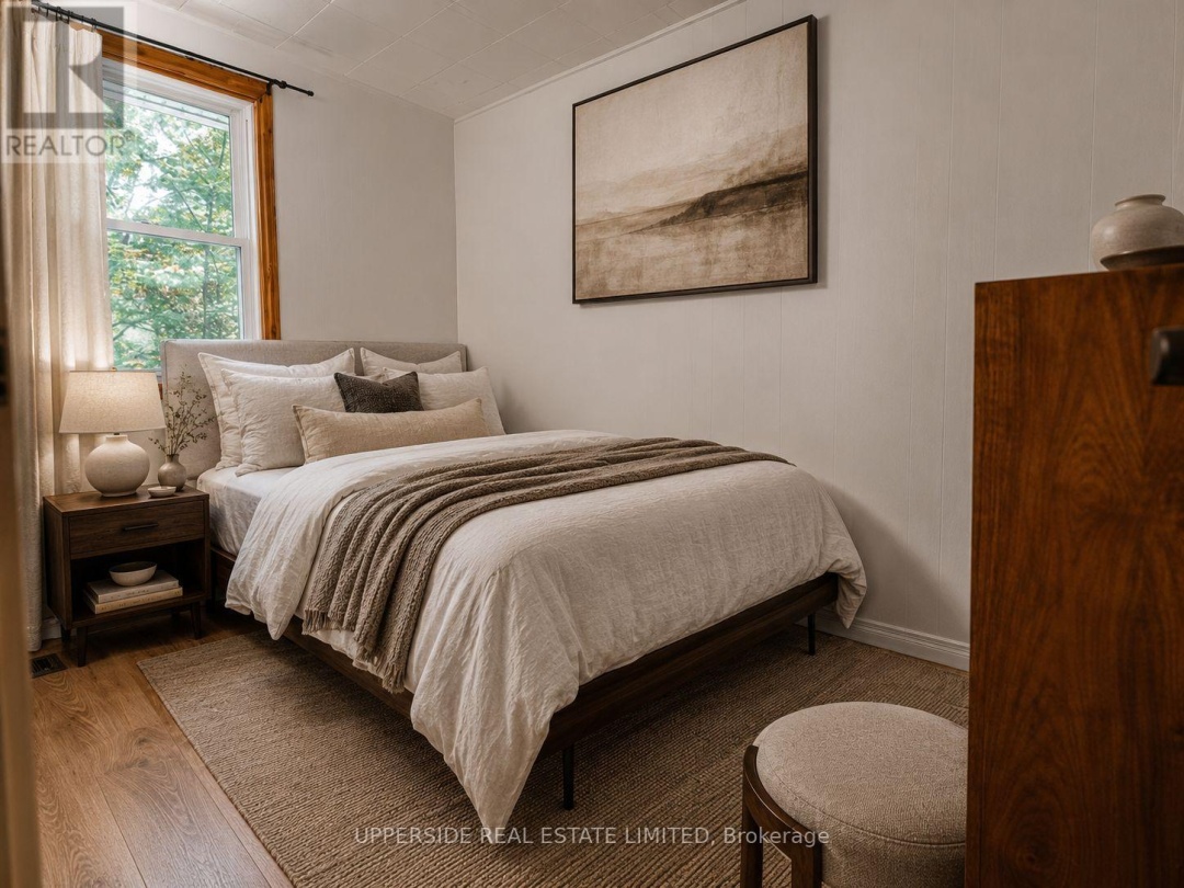 1040 OAK ROAD, Kahshe Lake