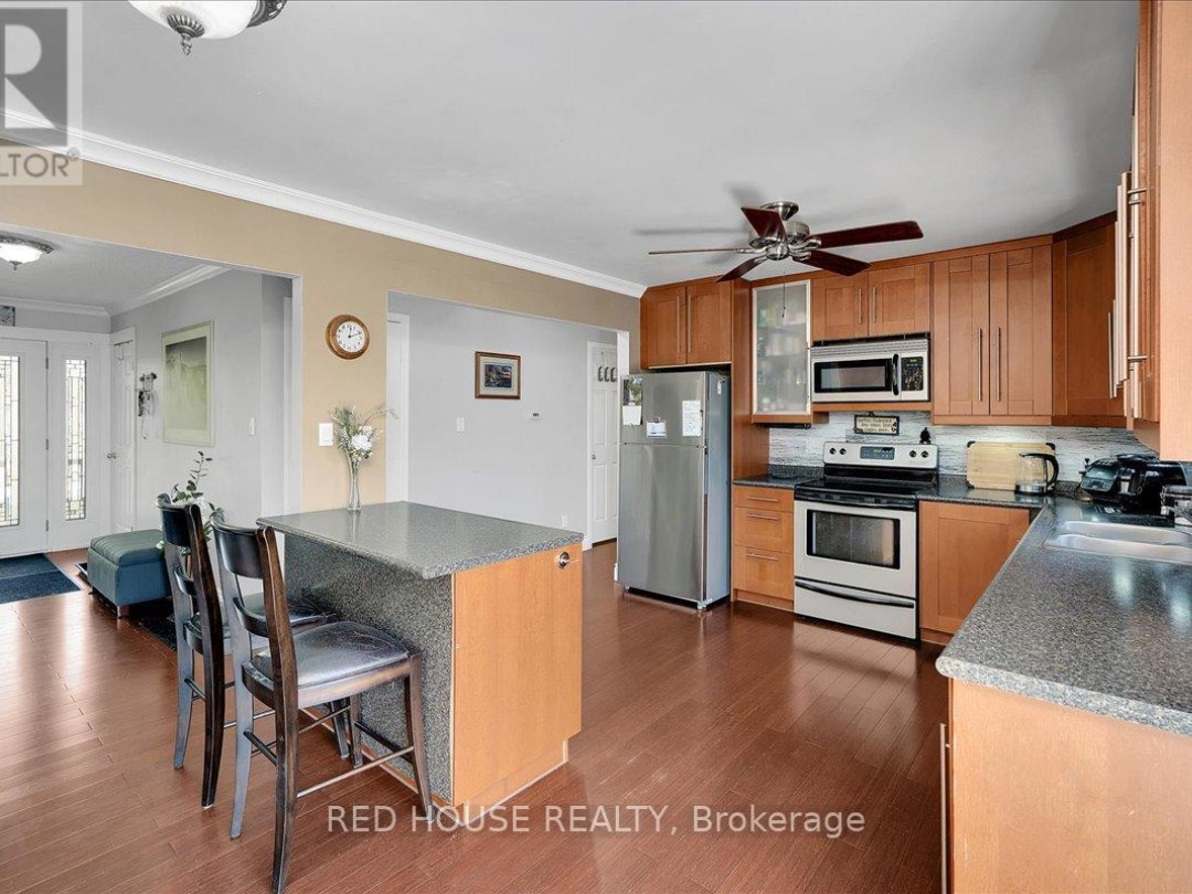 32 MCLEISH DRIVE, Young Lake
