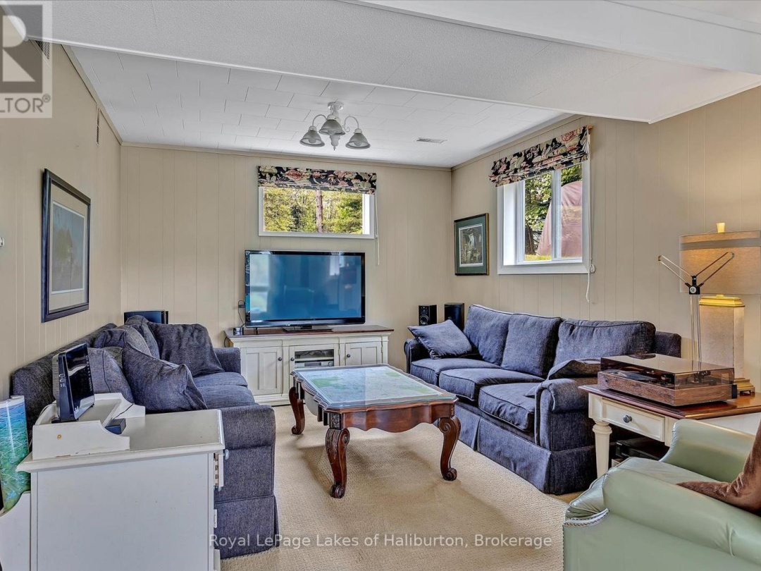 1093 LAMAR DRIVE, Maple Lake