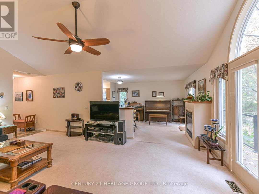 19 SPRINGWOOD CRESCENT,