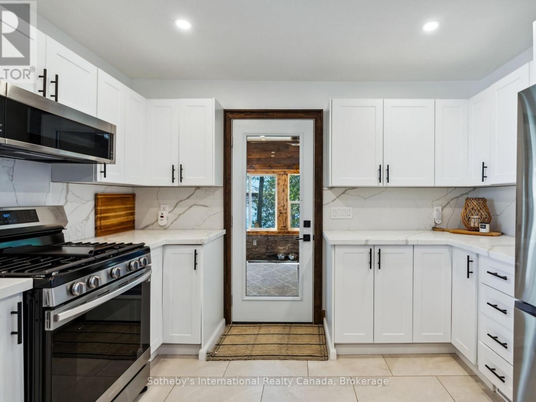 29 BEACHGROVE ISLAND 33LM, Lake Muskoka