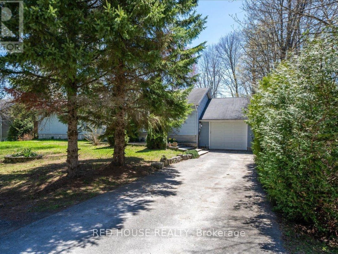 32 MCLEISH DRIVE, Young Lake
