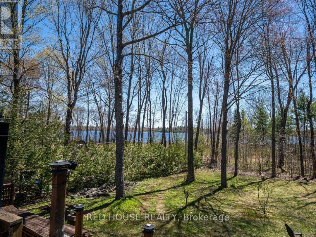 32 MCLEISH DRIVE, Young Lake