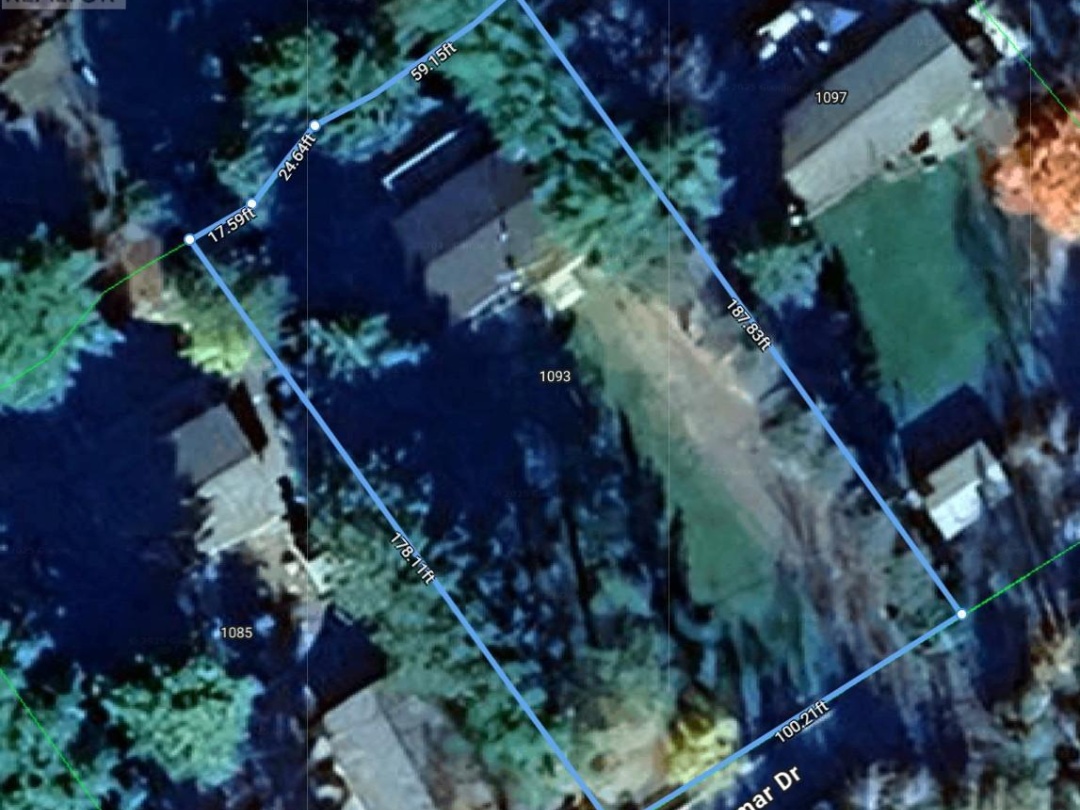1093 LAMAR DRIVE, Maple Lake