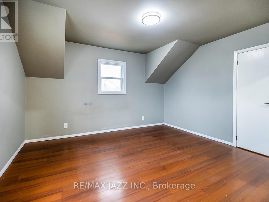 355 LAKELAND CRESCENT,