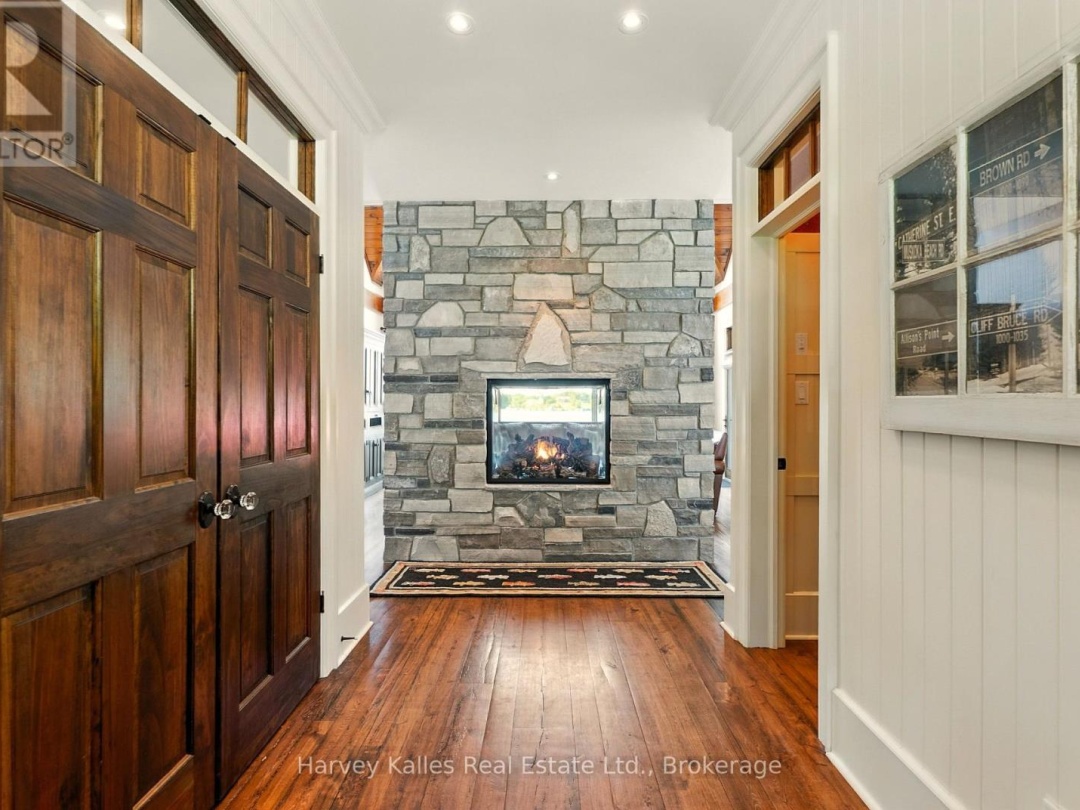 1190 PARKERS POINT ROAD, Lake Muskoka