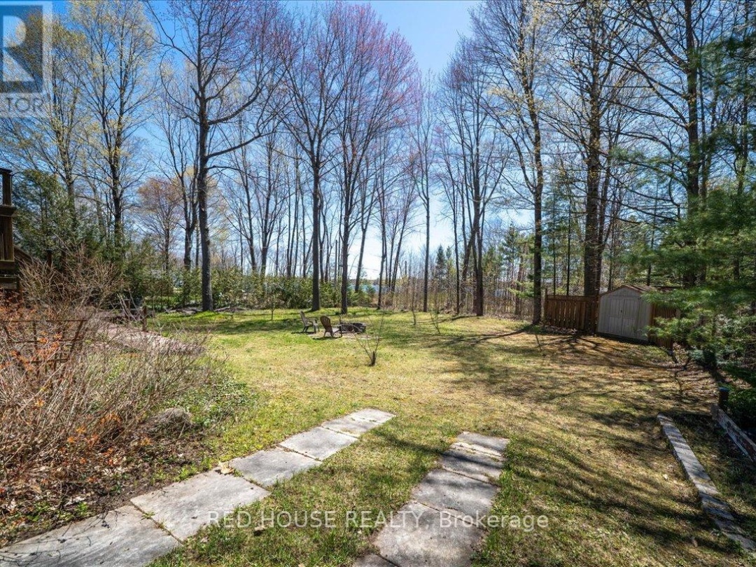 32 MCLEISH DRIVE, Young Lake