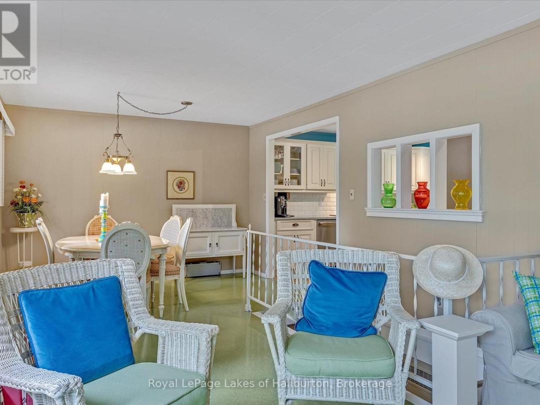 1093 LAMAR DRIVE, Maple Lake