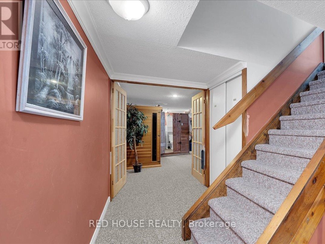 32 MCLEISH DRIVE, Young Lake