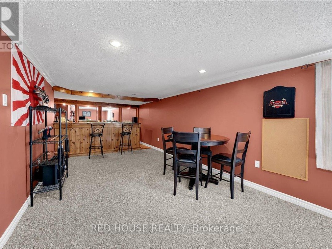 32 MCLEISH DRIVE, Young Lake