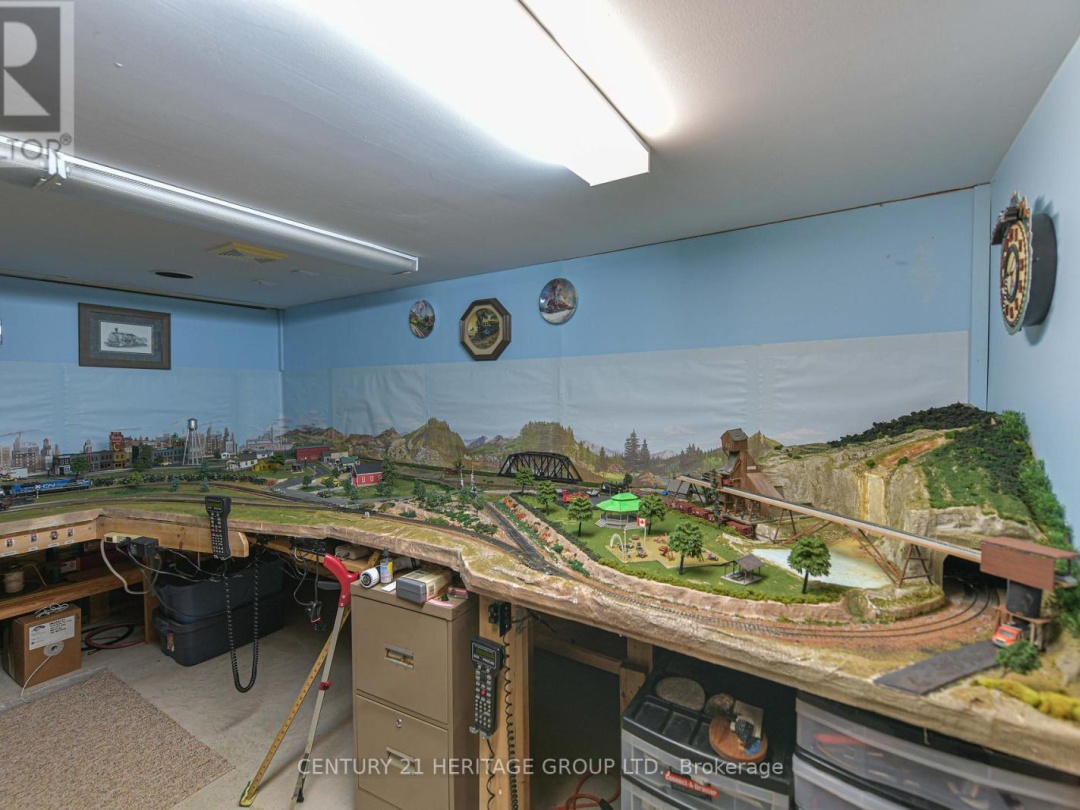 19 SPRINGWOOD CRESCENT,