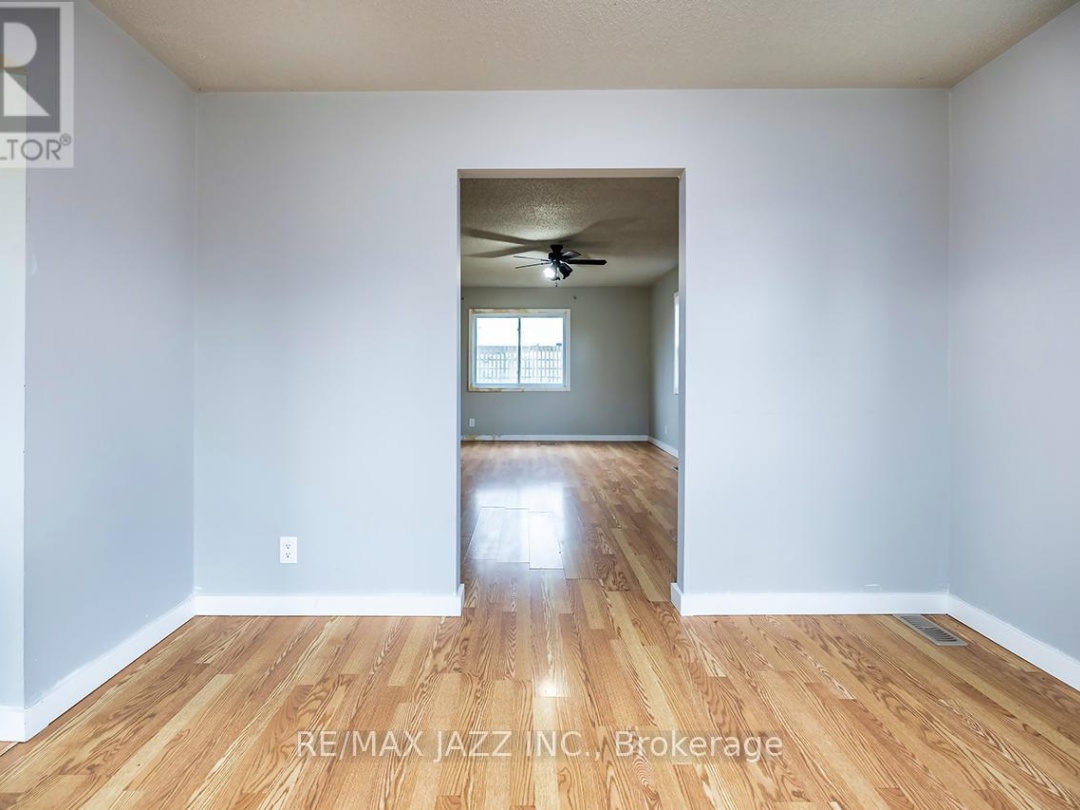 355 LAKELAND CRESCENT,