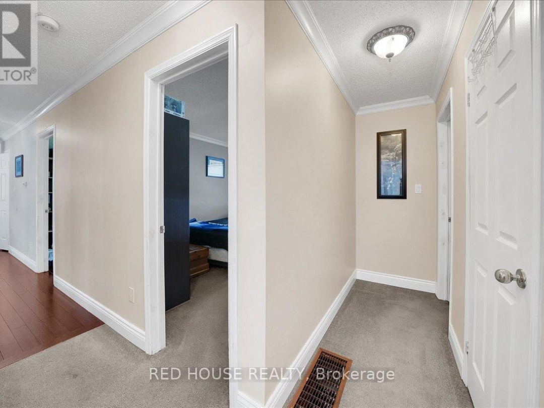 32 MCLEISH DRIVE, Young Lake