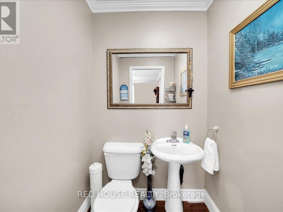 32 MCLEISH DRIVE, Young Lake