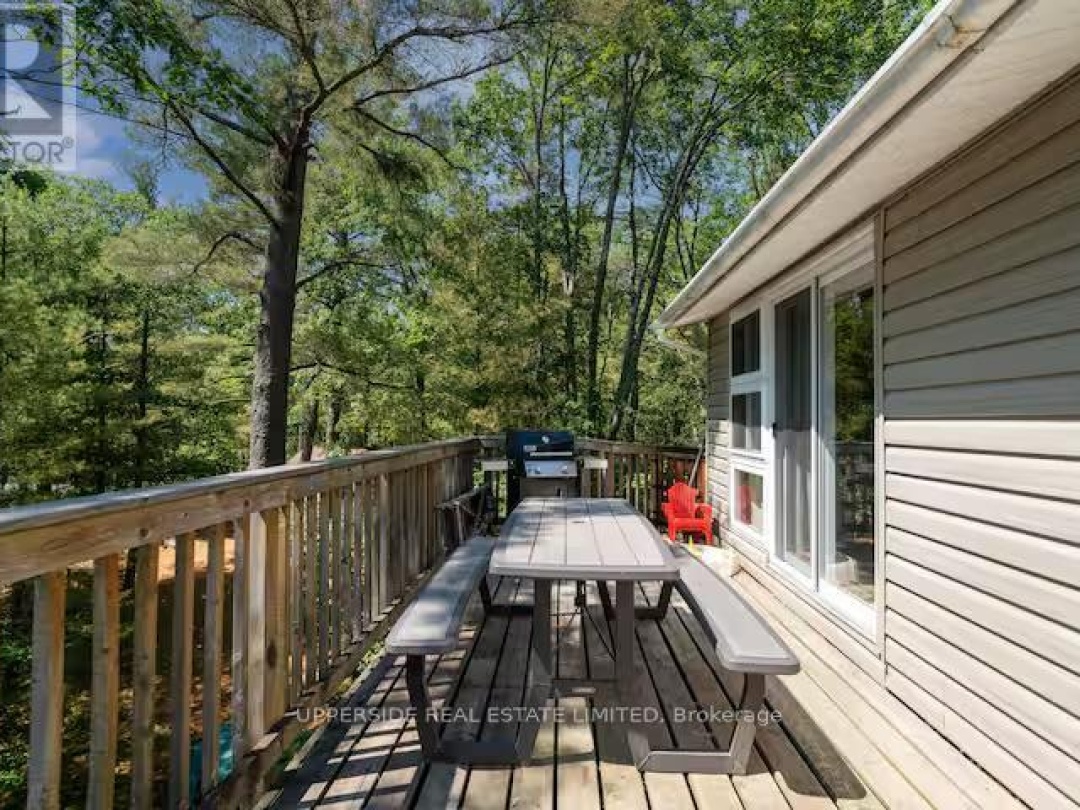 1040 OAK ROAD, Kahshe Lake