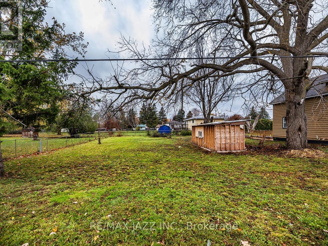 355 LAKELAND CRESCENT,