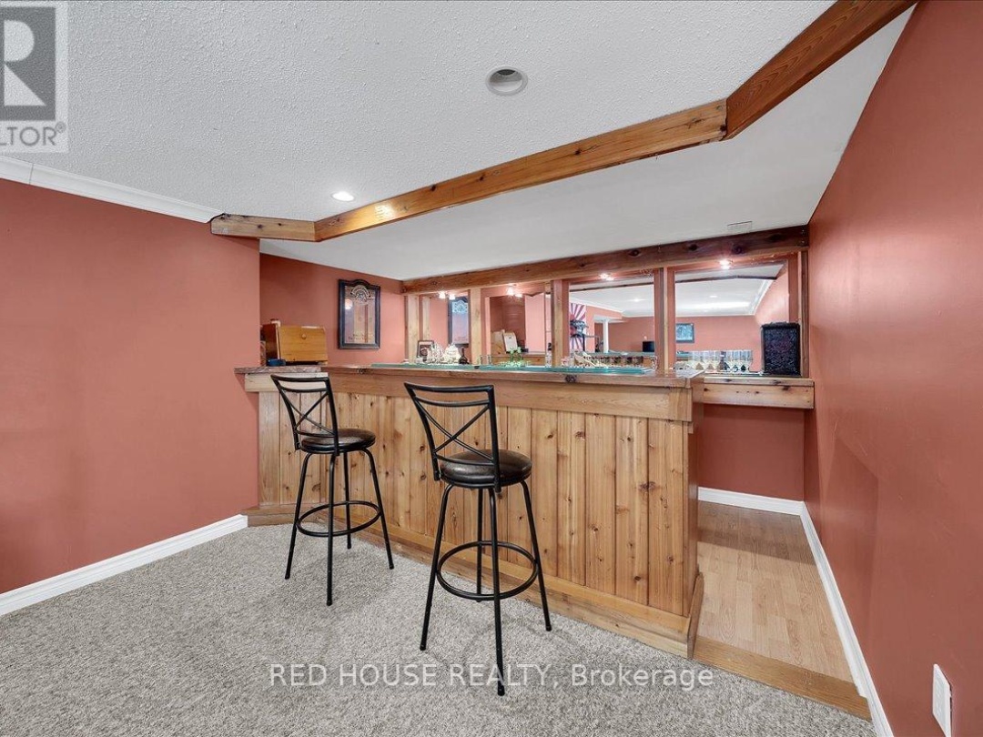32 MCLEISH DRIVE, Young Lake