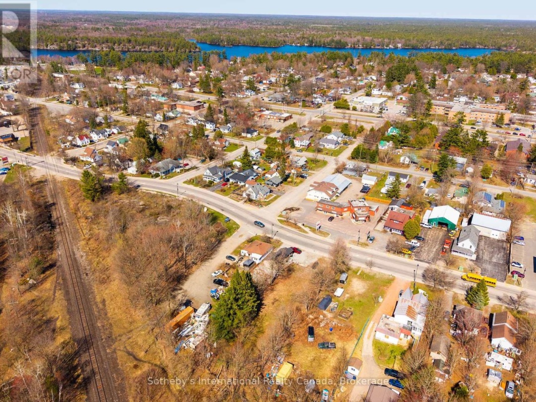 825 MUSKOKA ROAD S, Gravenhurst (Muskoka (S))