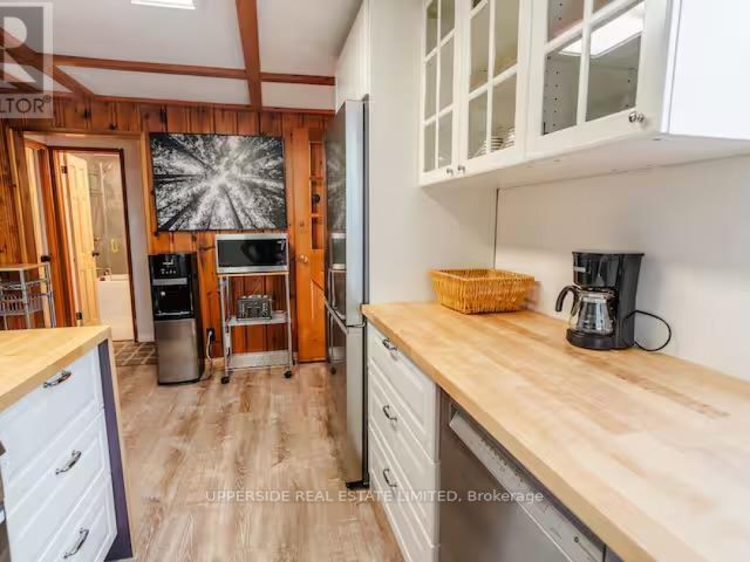 1040 OAK ROAD, Kahshe Lake