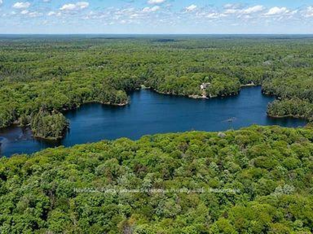 60 HAWKSVIEW LANE, Faris Lake