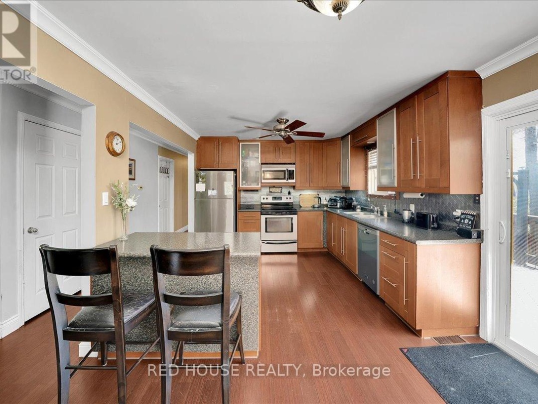 32 MCLEISH DRIVE, Young Lake