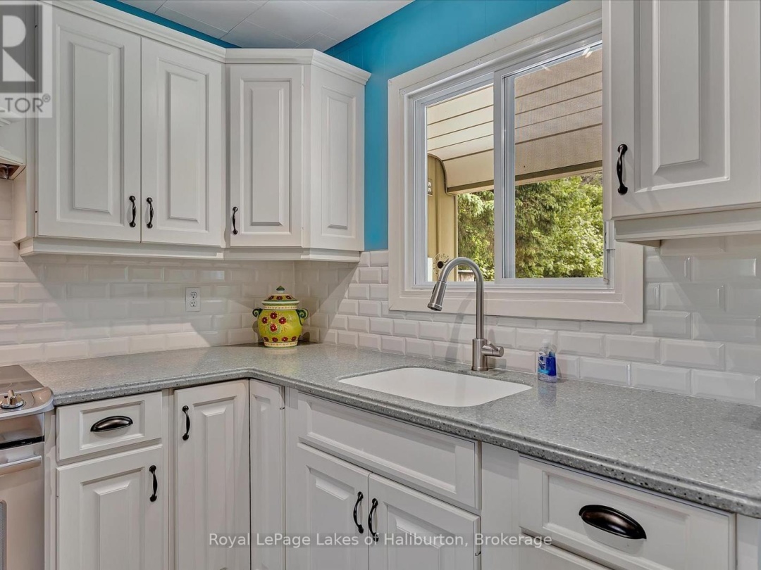 1093 LAMAR DRIVE, Maple Lake
