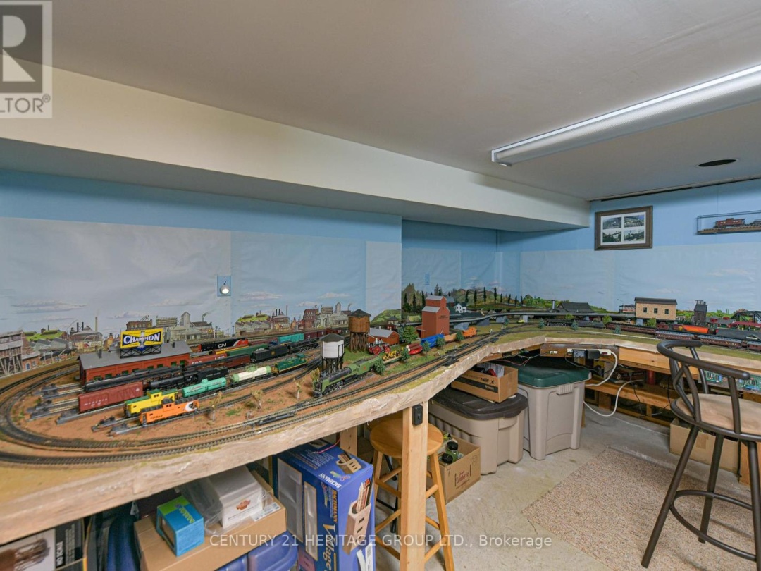 19 SPRINGWOOD CRESCENT,