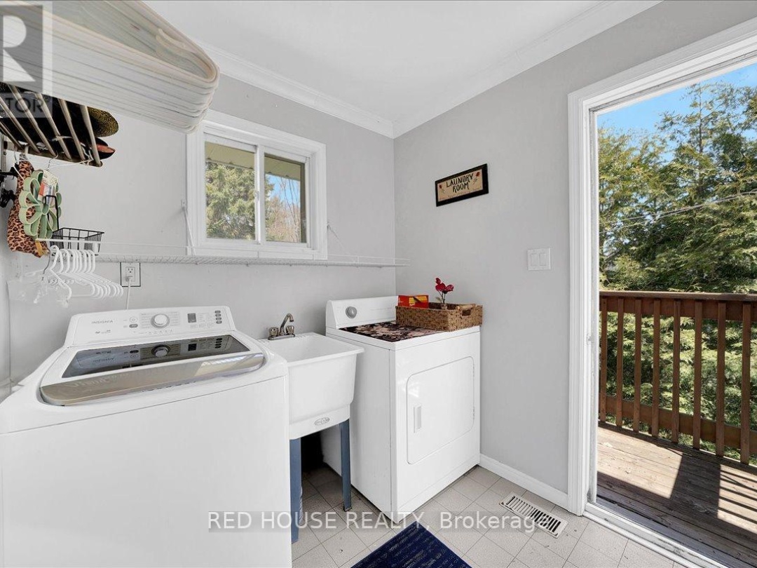 32 MCLEISH DRIVE, Young Lake