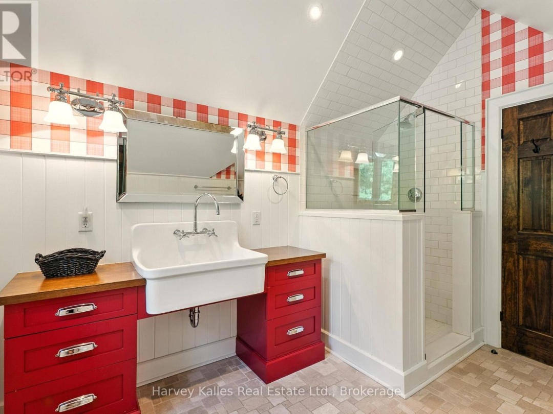 1190 PARKERS POINT ROAD, Lake Muskoka