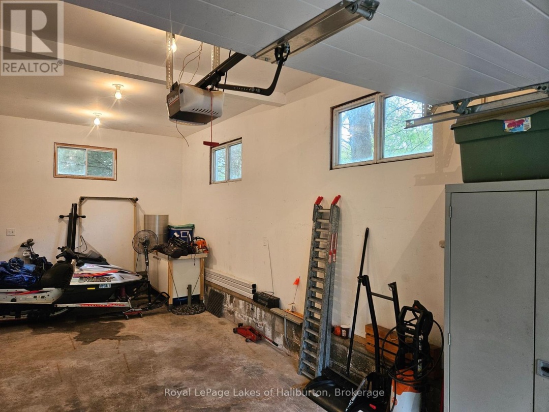 1093 LAMAR DRIVE, Maple Lake