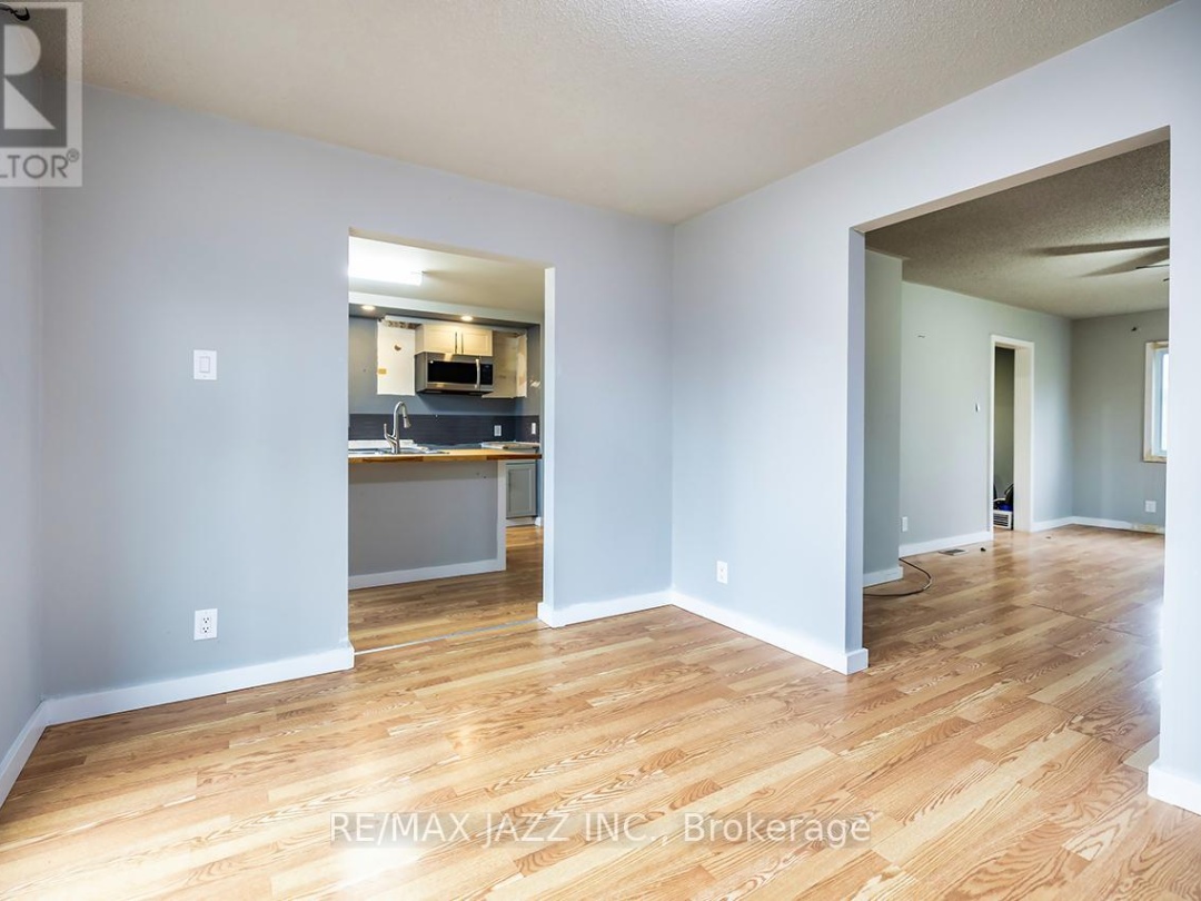 355 LAKELAND CRESCENT,