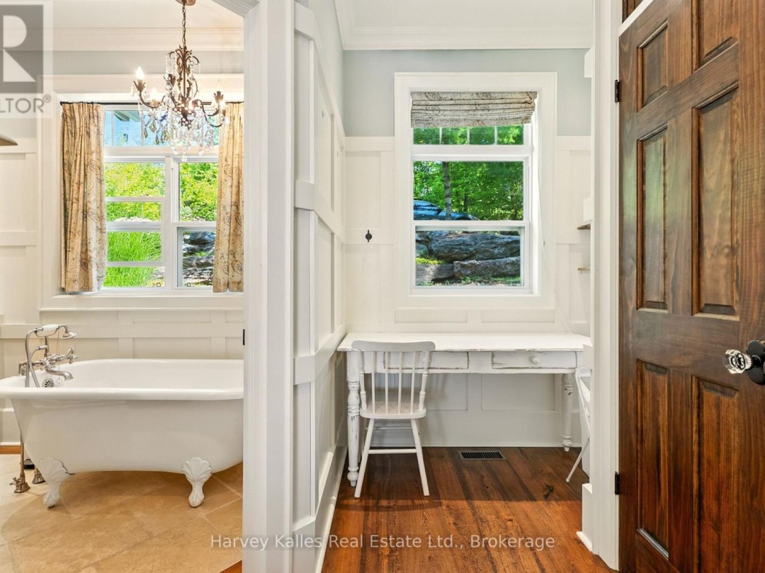 1190 PARKERS POINT ROAD, Lake Muskoka