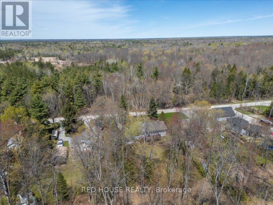 32 MCLEISH DRIVE, Young Lake