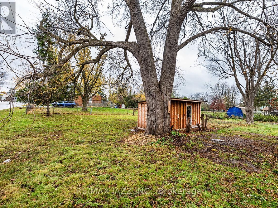 355 LAKELAND CRESCENT,