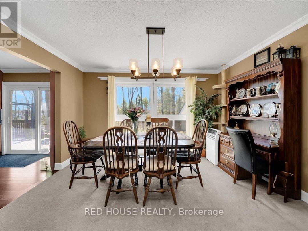 32 MCLEISH DRIVE, Young Lake