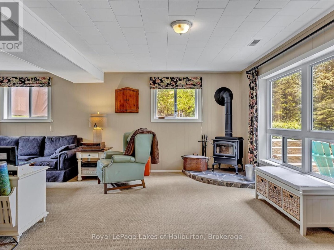 1093 LAMAR DRIVE, Maple Lake
