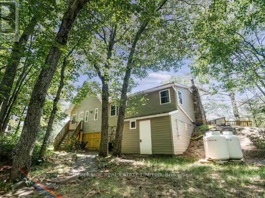 1040 OAK ROAD, Kahshe Lake