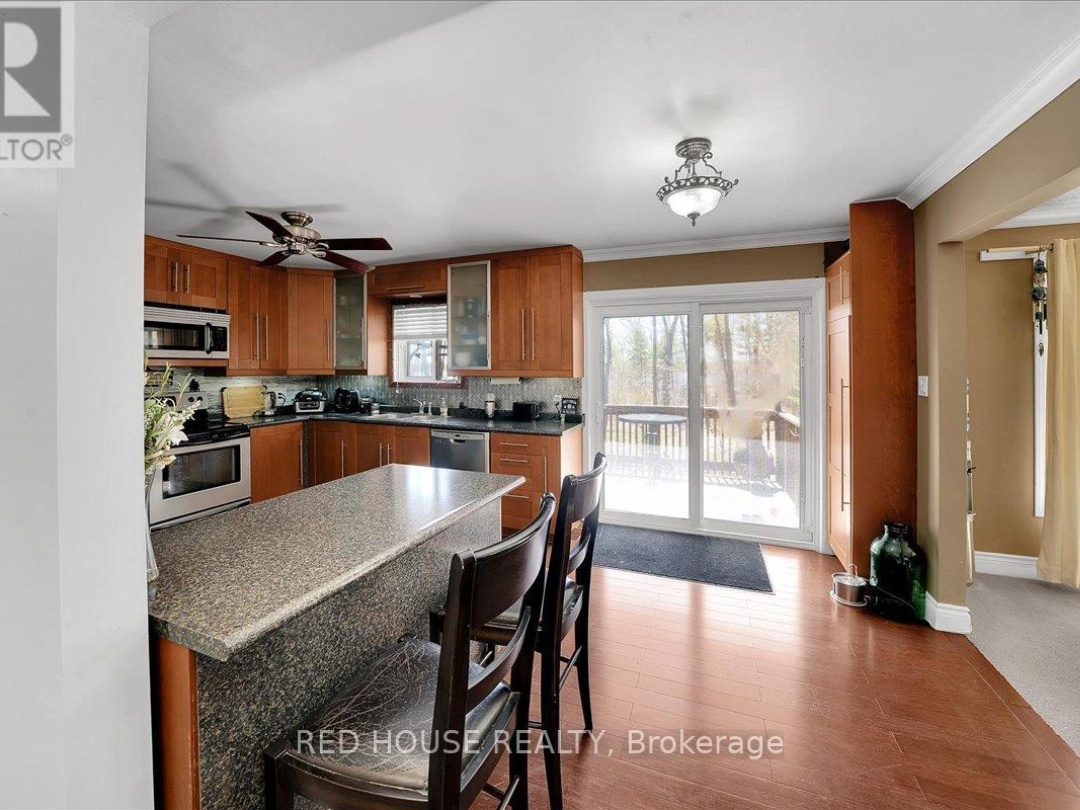 32 MCLEISH DRIVE, Young Lake