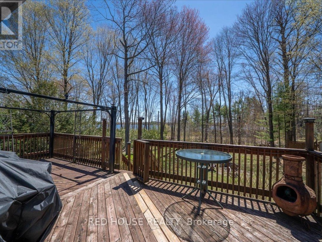 32 MCLEISH DRIVE, Young Lake