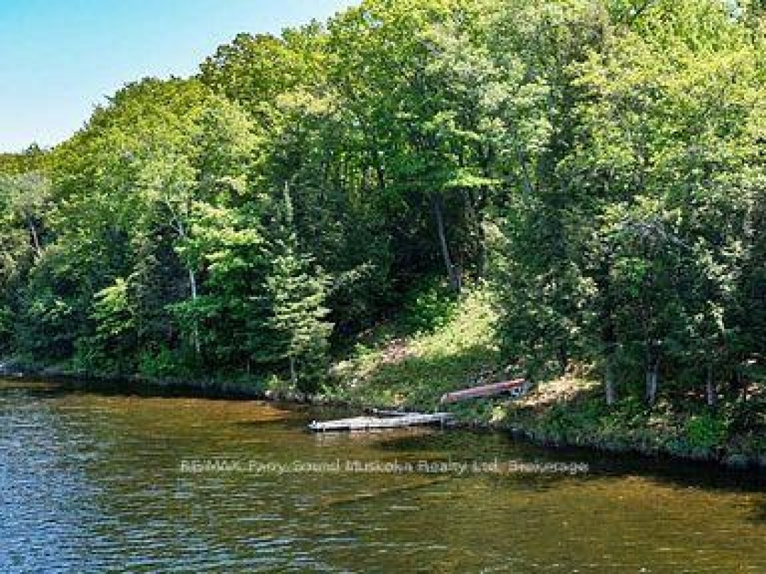60 HAWKSVIEW LANE, Faris Lake