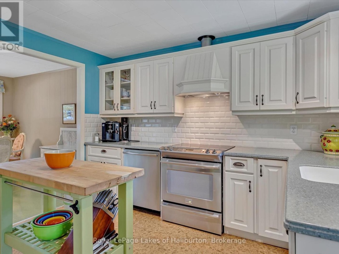 1093 LAMAR DRIVE, Maple Lake