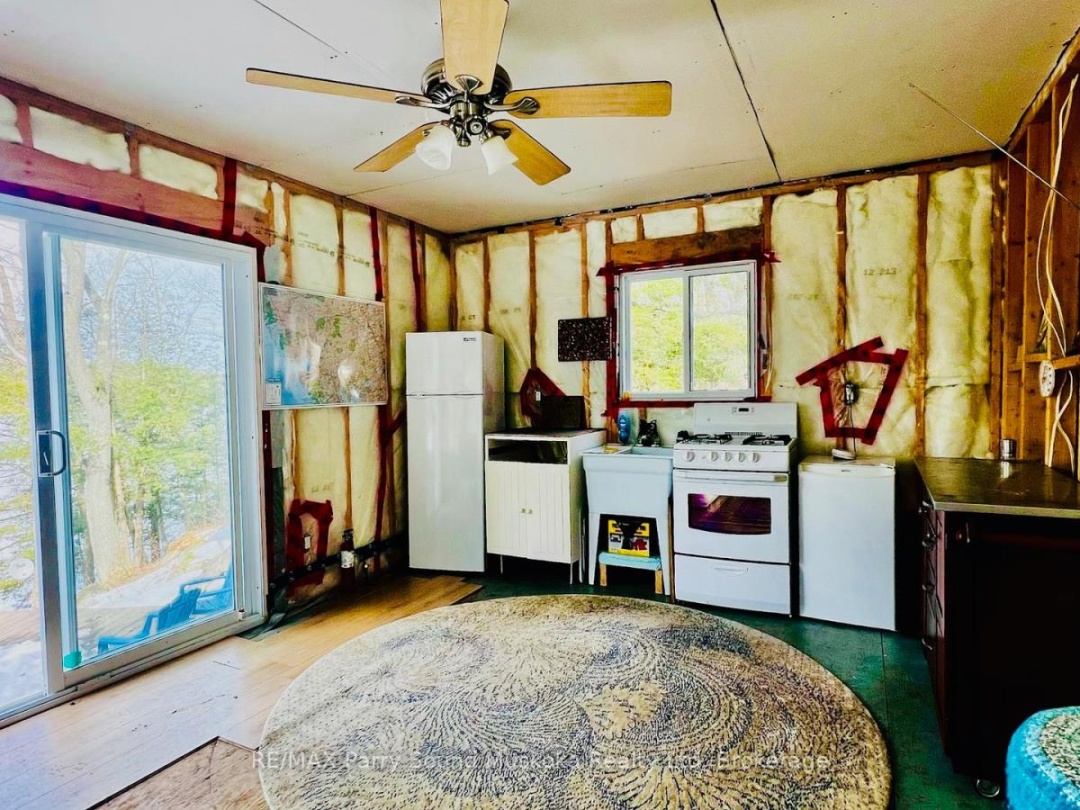 60 HAWKSVIEW LANE, Faris Lake