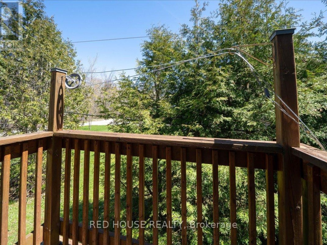 32 MCLEISH DRIVE, Young Lake