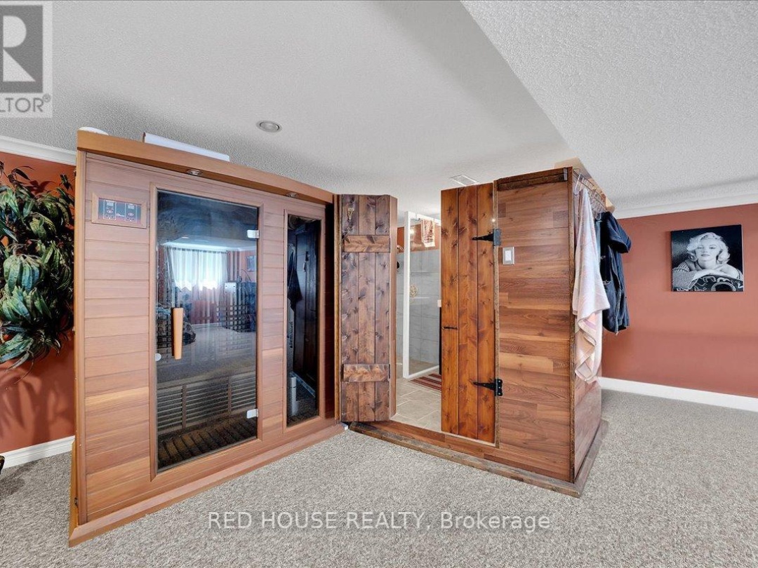 32 MCLEISH DRIVE, Young Lake