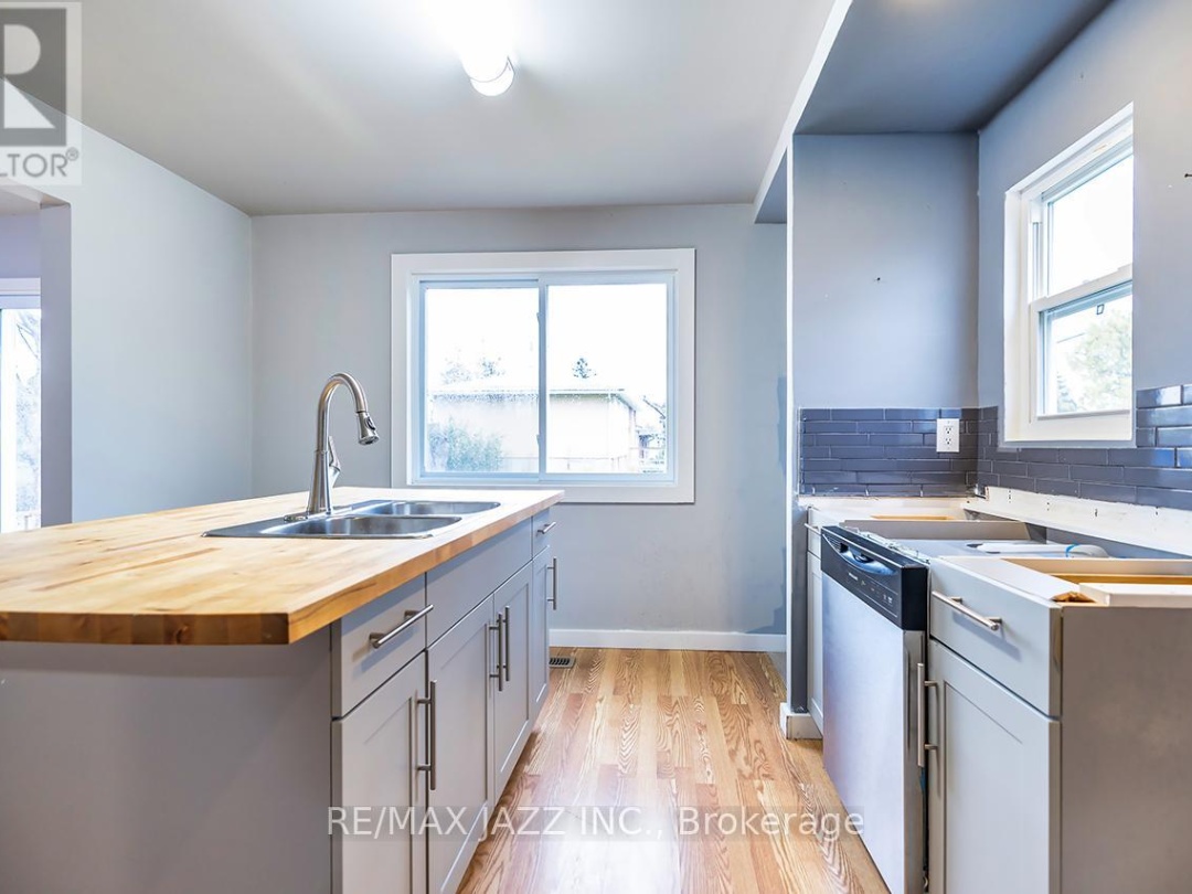 355 LAKELAND CRESCENT,