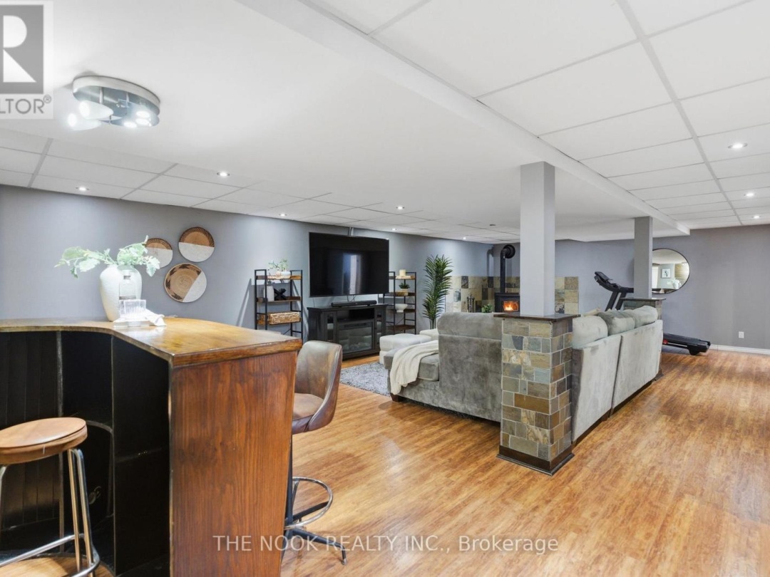 6 SPARROW COURT, Kawartha Lakes (Mariposa)