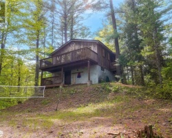 Cottage for Sale on Davis Lake